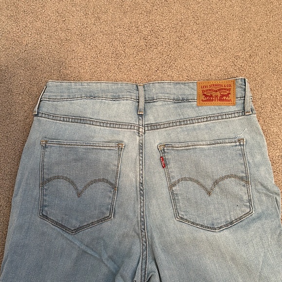 Levi's Studded Light Wash Skinny Jeans | Size 30 - Picture 7 of 9